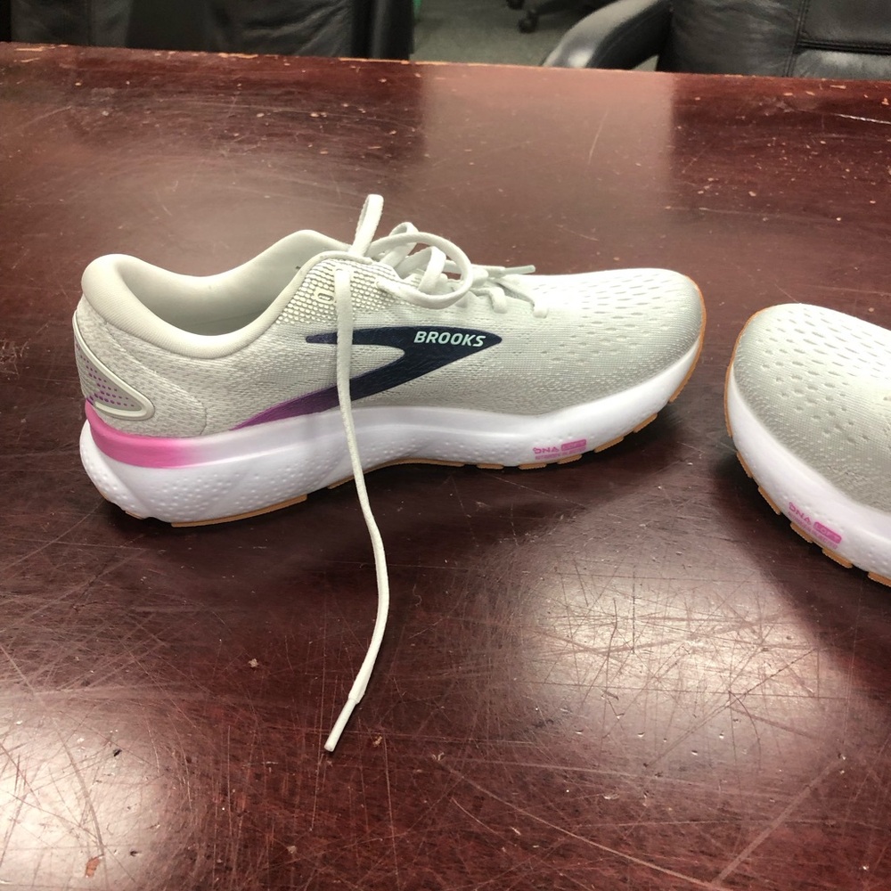Brooks Gray and Pink Athletic Shoes for Running - Picture 5 of 7